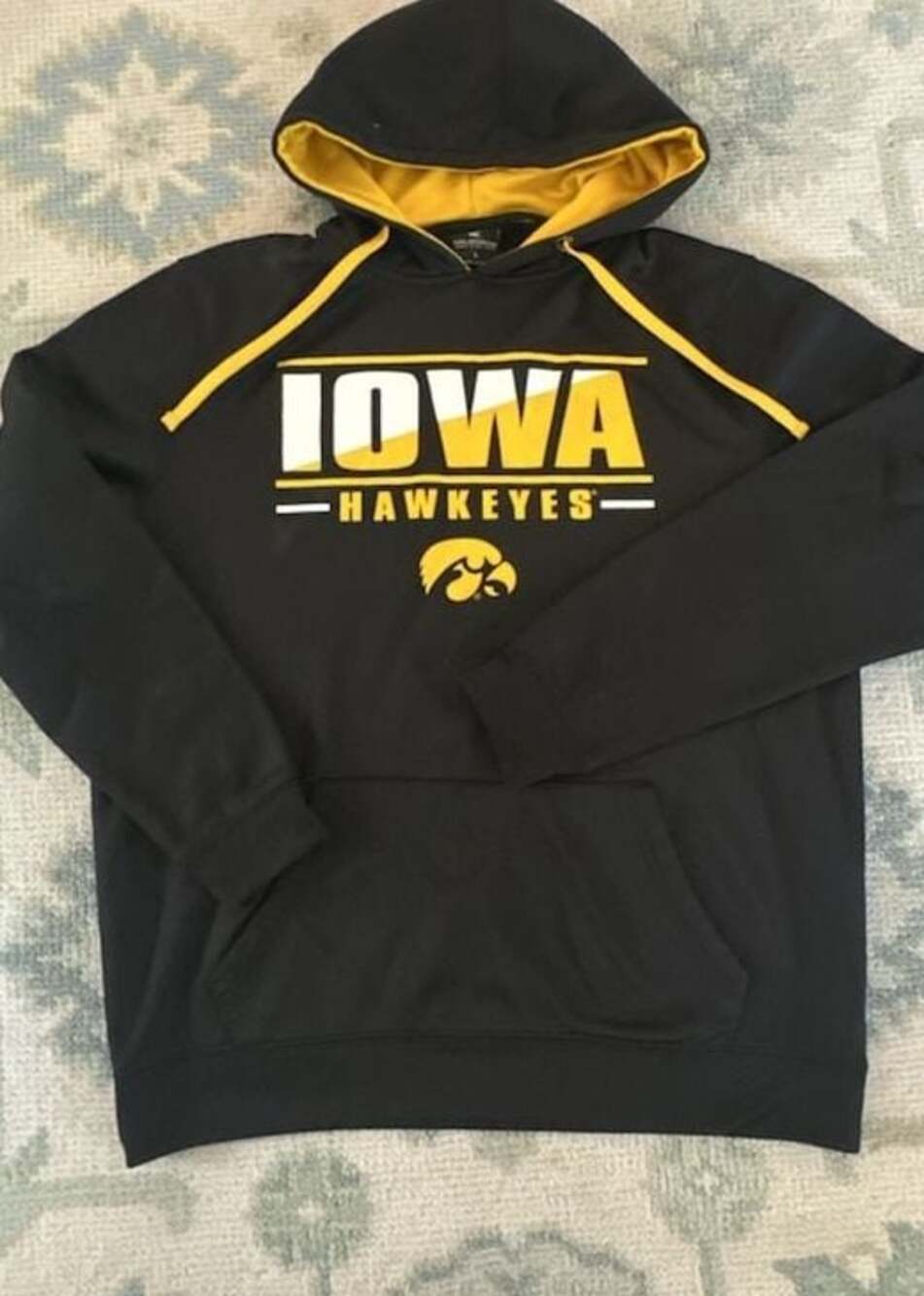 L - Colosseum Men's Iowa Hawkeyes Slash Stack 2.0 Pullover Hoodie